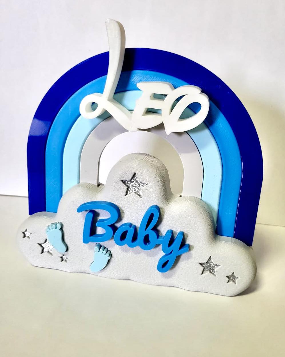 Arco-íris personalizado com nome para quarto de bebé